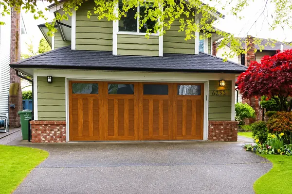 Canyon Ridge Ultra-Grain Series, medium finish, by Clopay.